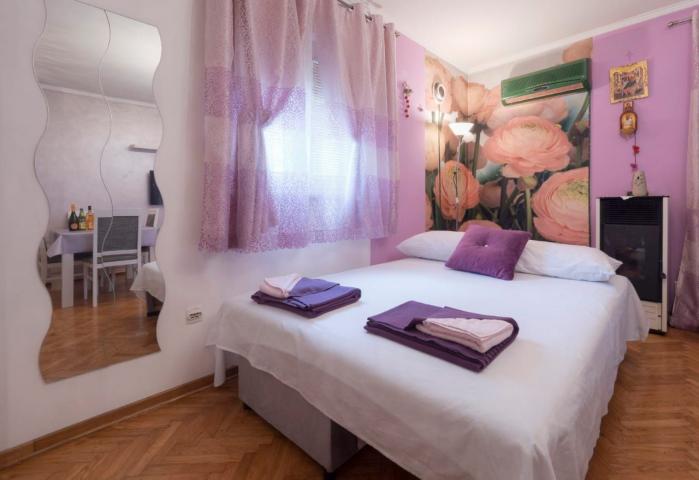 Prodaja, Budva, Dubovica-Kuca 42m2 sa dvoristem od 153m2