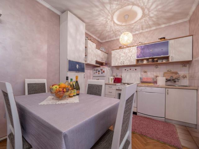 Prodaja, Budva, Dubovica-Kuca 42m2 sa dvoristem od 153m2