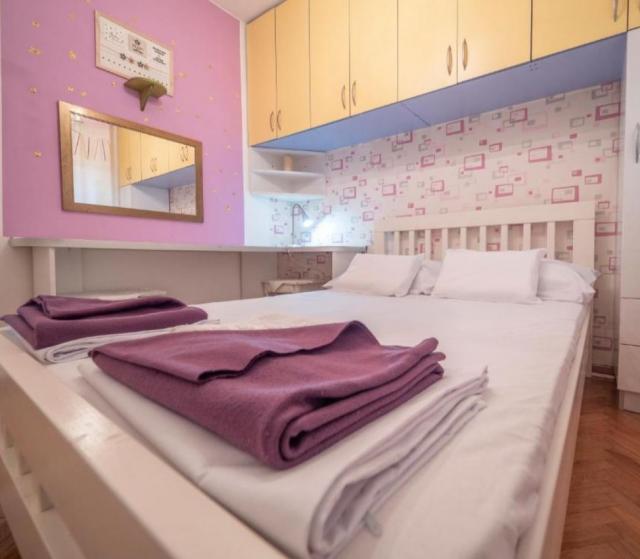 Prodaja, Budva, Dubovica-Kuca 42m2 sa dvoristem od 153m2