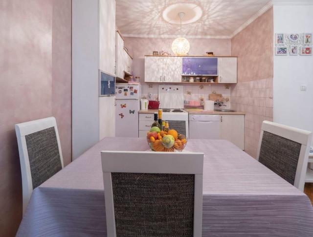 Prodaja, Budva, Dubovica-Kuca 42m2 sa dvoristem od 153m2