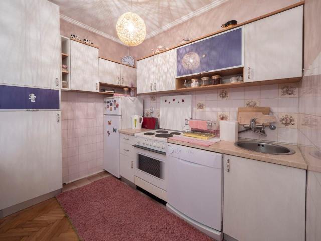 Prodaja, Budva, Dubovica-Kuca 42m2 sa dvoristem od 153m2