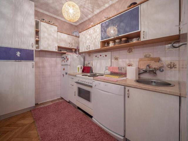Prodaja, Budva, Dubovica-Kuca 42m2 sa dvoristem od 153m2