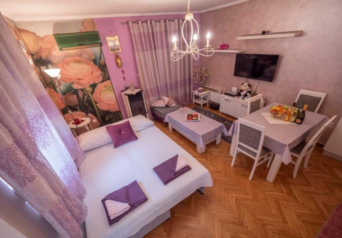 Prodaja, Budva, Dubovica-Kuca 42m2 sa dvoristem od 153m2