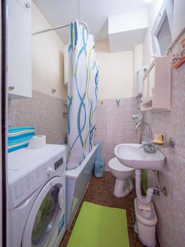 Prodaja, Budva, Dubovica-Kuca 42m2 sa dvoristem od 153m2