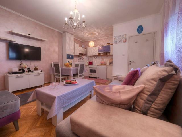 Prodaja, Budva, Dubovica-Kuca 42m2 sa dvoristem od 153m2