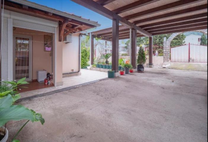 Prodaja, Budva, Dubovica-Kuca 42m2 sa dvoristem od 153m2