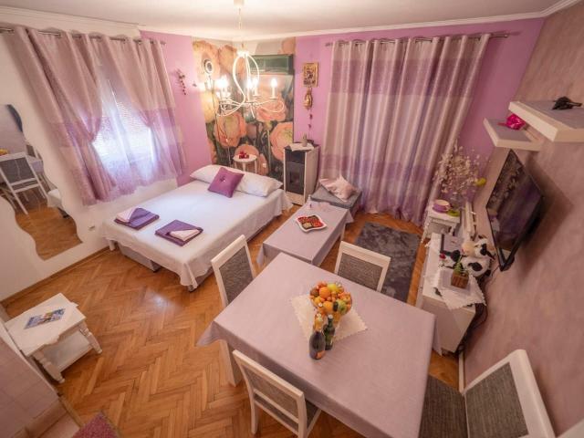 Prodaja, Budva, Dubovica-Kuca 42m2 sa dvoristem od 153m2