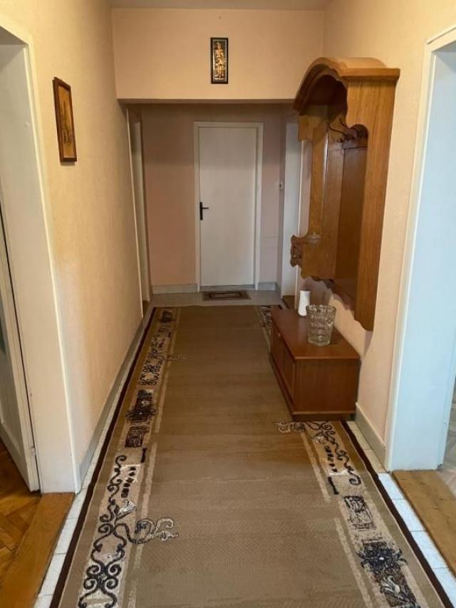 Tivat - Kuća sa pogledom na more na atraktivnoj lokaciji (120 m² + 500 m² dvorište)