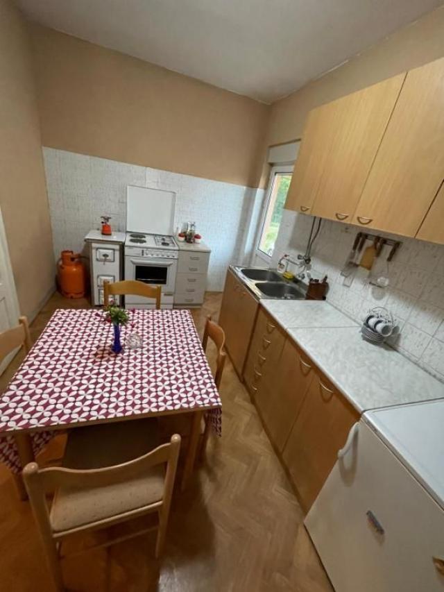Tivat - Kuća sa pogledom na more na atraktivnoj lokaciji (120 m² + 500 m² dvorište)