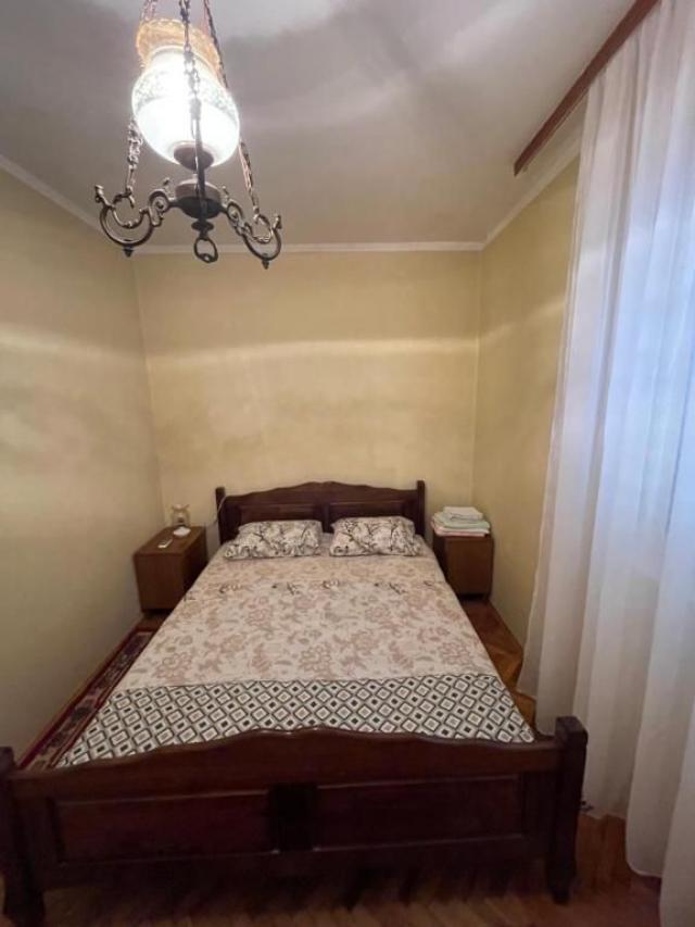 Tivat - Kuća sa pogledom na more na atraktivnoj lokaciji (120 m² + 500 m² dvorište)