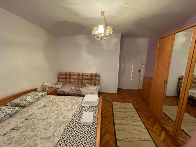 Tivat - Kuća sa pogledom na more na atraktivnoj lokaciji (120 m² + 500 m² dvorište)