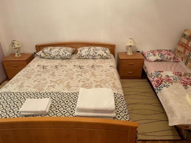 Tivat - Kuća sa pogledom na more na atraktivnoj lokaciji (120 m² + 500 m² dvorište)
