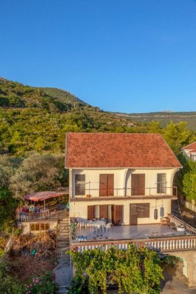 Tivat, Kava-Kuca 136 m2 sa pogledom na more