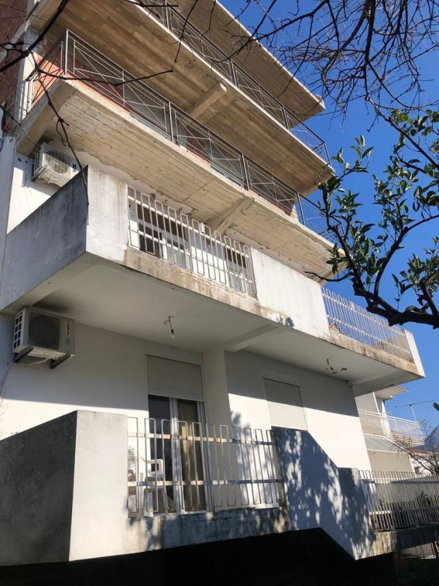 Četvorospratna Kuća sa Pogledom na More i Planine u Šušnju, Bar