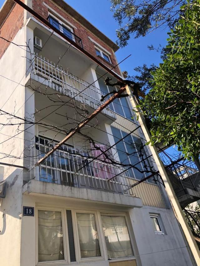 Četvorospratna Kuća sa Pogledom na More i Planine u Šušnju, Bar