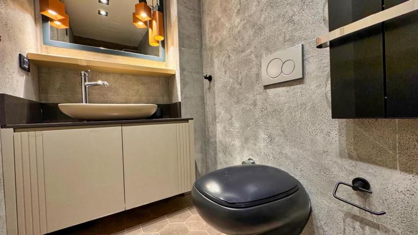 Luksuzan dvosoban stan 65m² sa garažnim mestom u Tivtu, Crna Gora - 150 metara od mora