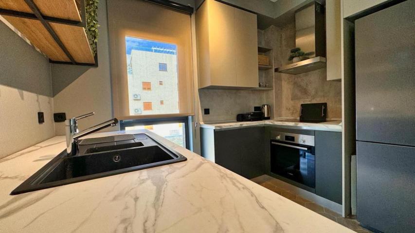 Luksuzan dvosoban stan 65m² sa garažnim mestom u Tivtu, Crna Gora - 150 metara od mora