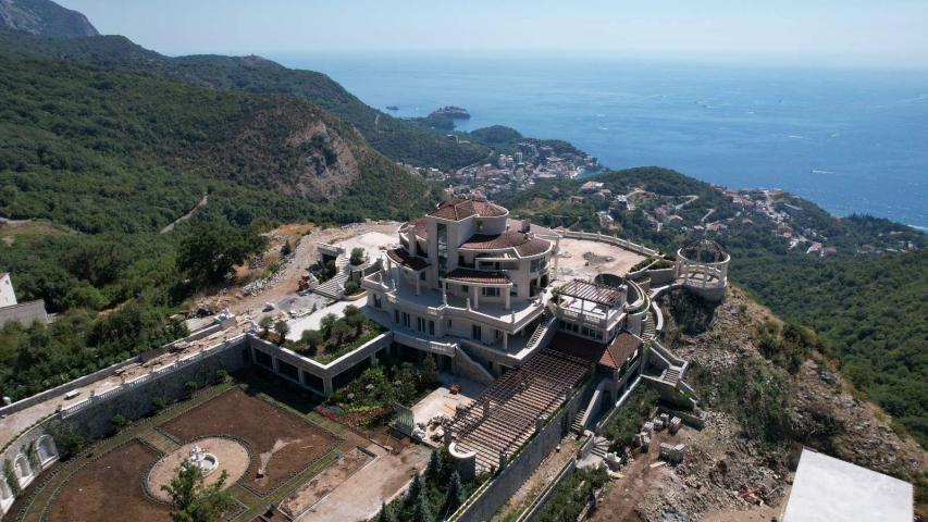 Kuljače, Budvanska Rivijera – Plac sa Panoramskim Pogledom na More 7727 m² za Izgradnju Luksuznih Vi