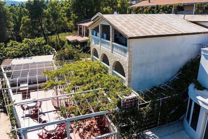 Kuća 448m2 sa Ugostiteljskim Objektom i Apartmanima u Spičanskom Polju, Zagrađe, Sutomore