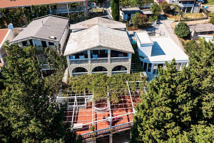 Kuća 448m2 sa Ugostiteljskim Objektom i Apartmanima u Spičanskom Polju, Zagrađe, Sutomore