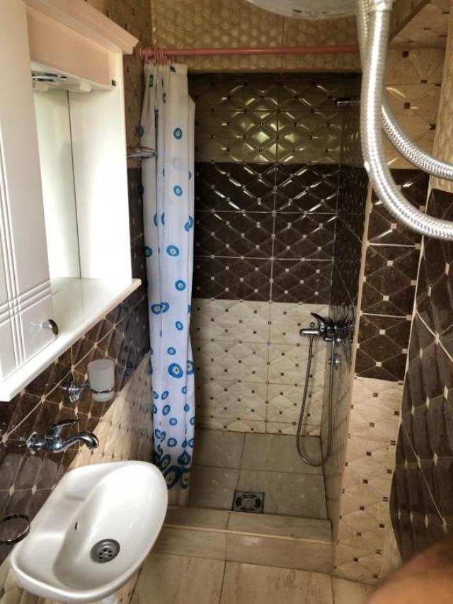 Apartmanska Kuća 400m² sa Pogledom na More u Sutomoru