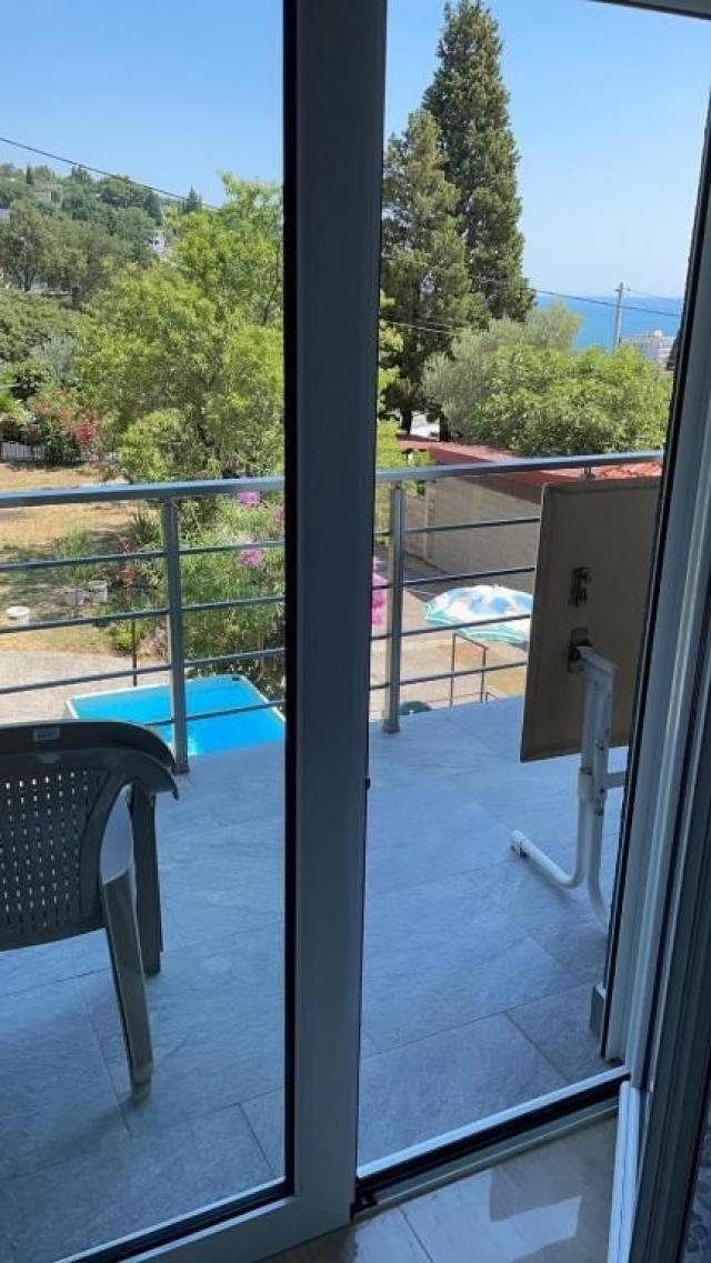 Apartmanska Kuća 400m² sa Pogledom na More u Sutomoru