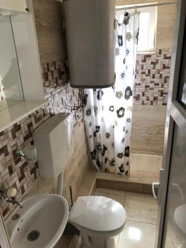 Apartmanska Kuća 400m² sa Pogledom na More u Sutomoru