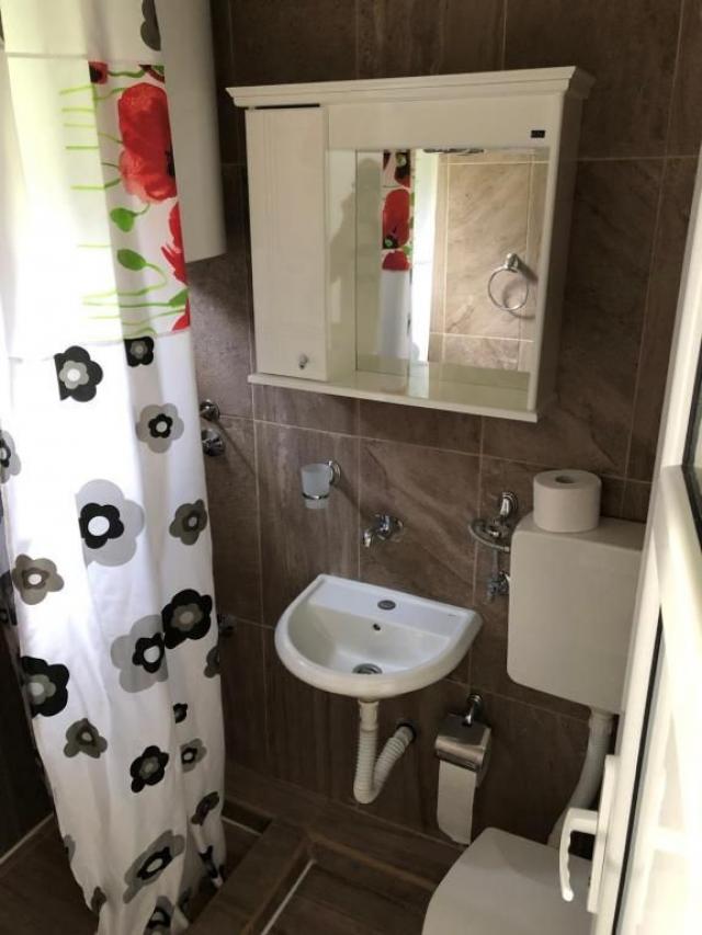 Apartmanska Kuća 400m² sa Pogledom na More u Sutomoru