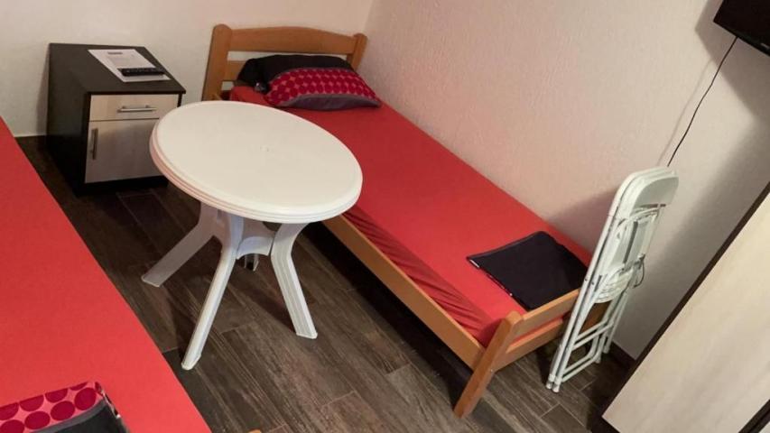 Apartmanska Kuća 400m² sa Pogledom na More u Sutomoru
