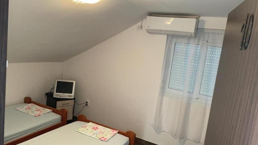 Apartmanska Kuća 400m² sa Pogledom na More u Sutomoru
