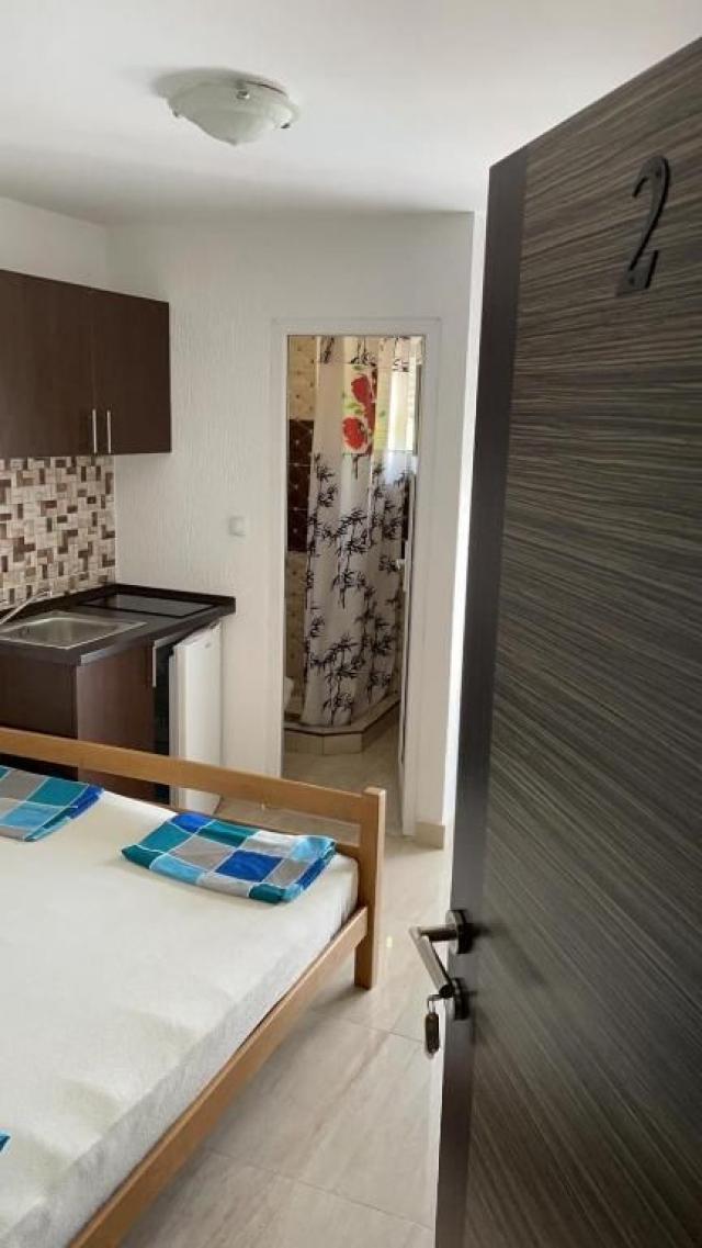 Apartmanska Kuća 400m² sa Pogledom na More u Sutomoru
