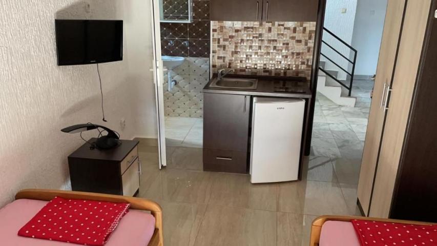 Apartmanska Kuća 400m² sa Pogledom na More u Sutomoru