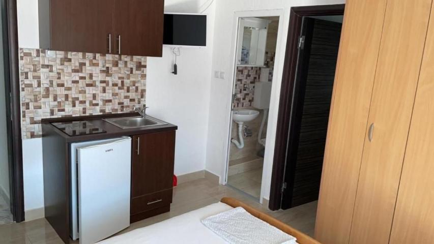 Apartmanska Kuća 400m² sa Pogledom na More u Sutomoru