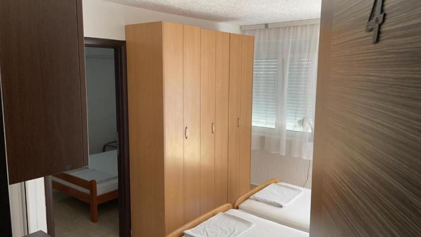 Apartmanska Kuća 400m² sa Pogledom na More u Sutomoru