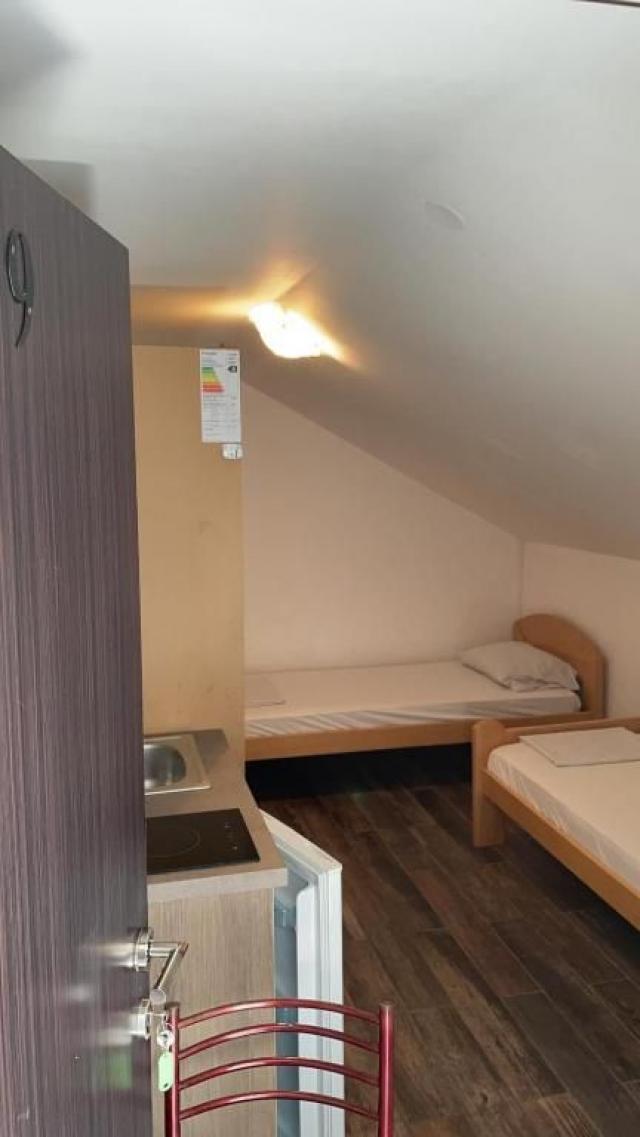Apartmanska Kuća 400m² sa Pogledom na More u Sutomoru