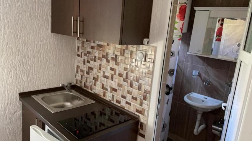 Apartmanska Kuća 400m² sa Pogledom na More u Sutomoru