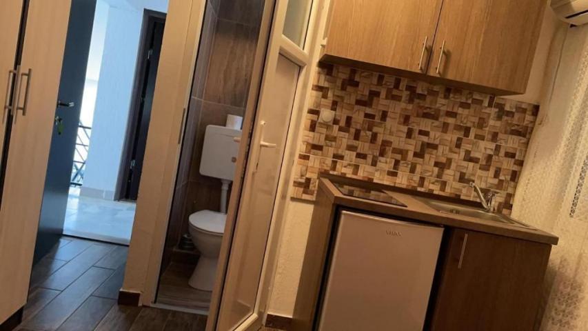 Apartmanska Kuća 400m² sa Pogledom na More u Sutomoru