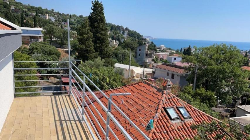Apartmanska Kuća 400m² sa Pogledom na More u Sutomoru