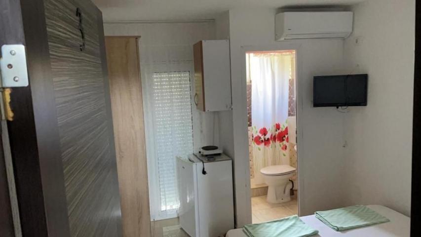 Apartmanska Kuća 400m² sa Pogledom na More u Sutomoru