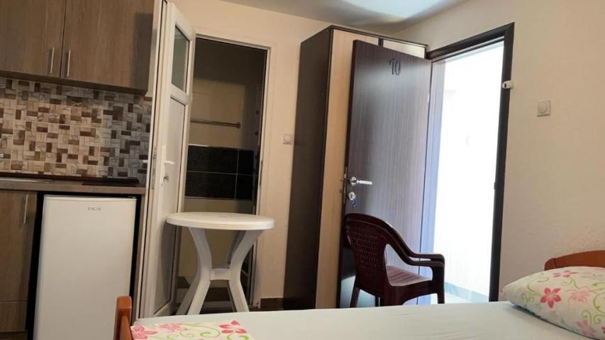 Apartmanska Kuća 400m² sa Pogledom na More u Sutomoru