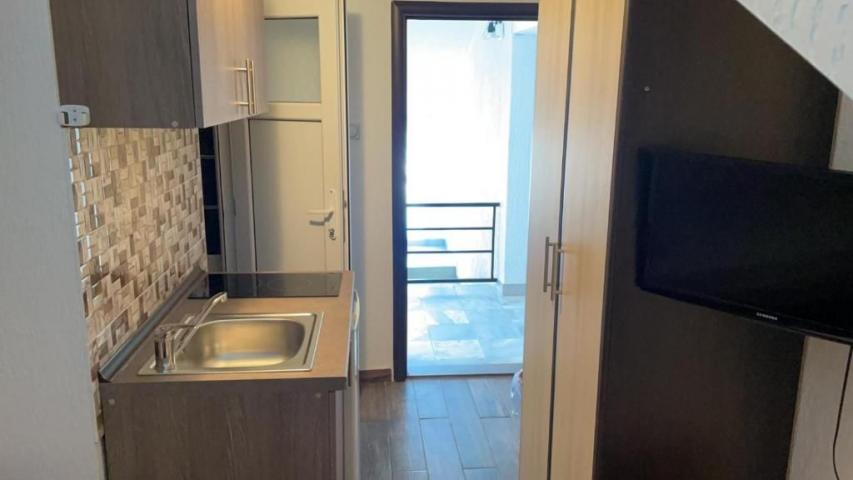 Apartmanska Kuća 400m² sa Pogledom na More u Sutomoru