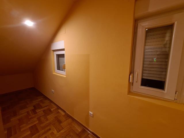 Trosoban duplex stan 110m2 u Podgorici, Zagoric (na duzi period)