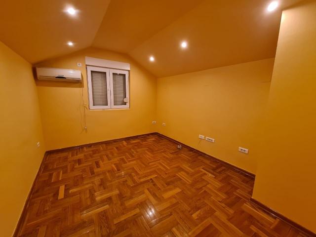 Trosoban duplex stan 110m2 u Podgorici, Zagoric (na duzi period)