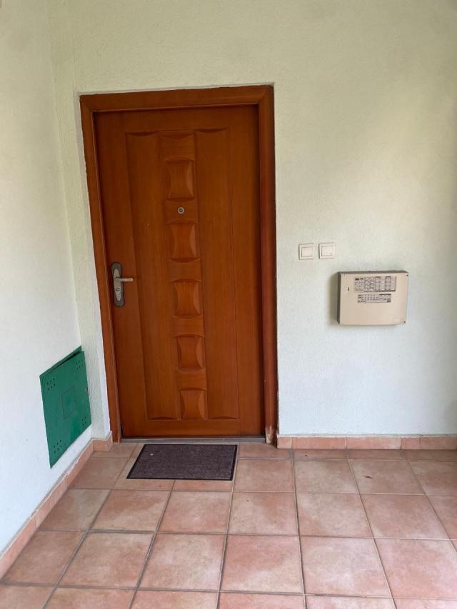 Budva, Lazi - Dvosoban stan u zgradi sa bazenom (MOGUCNOST PLACANJA U RUSIJI)