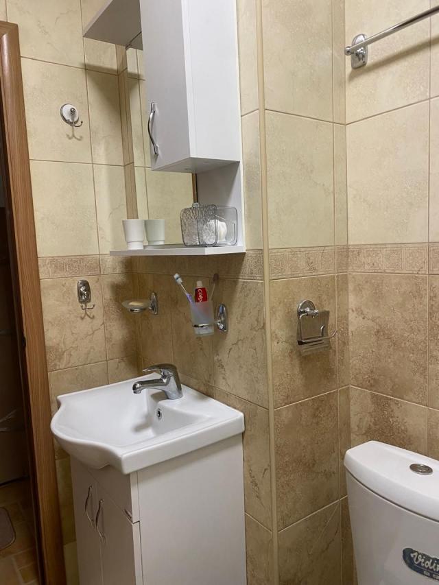 Budva, Lazi - Dvosoban stan u zgradi sa bazenom (MOGUCNOST PLACANJA U RUSIJI)