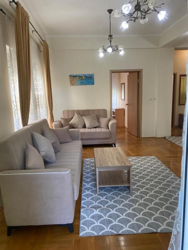 Budva, Lazi - Dvosoban stan u zgradi sa bazenom (MOGUCNOST PLACANJA U RUSIJI)