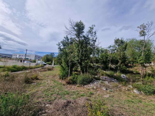 Danilovgrad-Urbanizovan plac 738m2