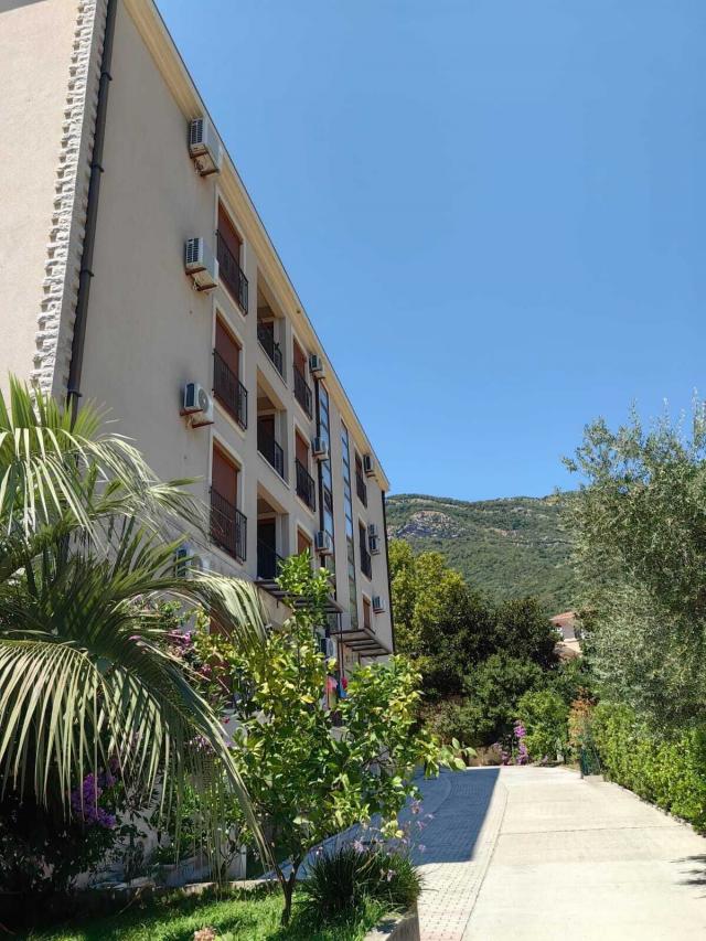 Luksuzan Penthaus od 140 m² u Baošićima, Herceg Novi – 50 Metara od Mora, U Kompleksu sa Bazenom!