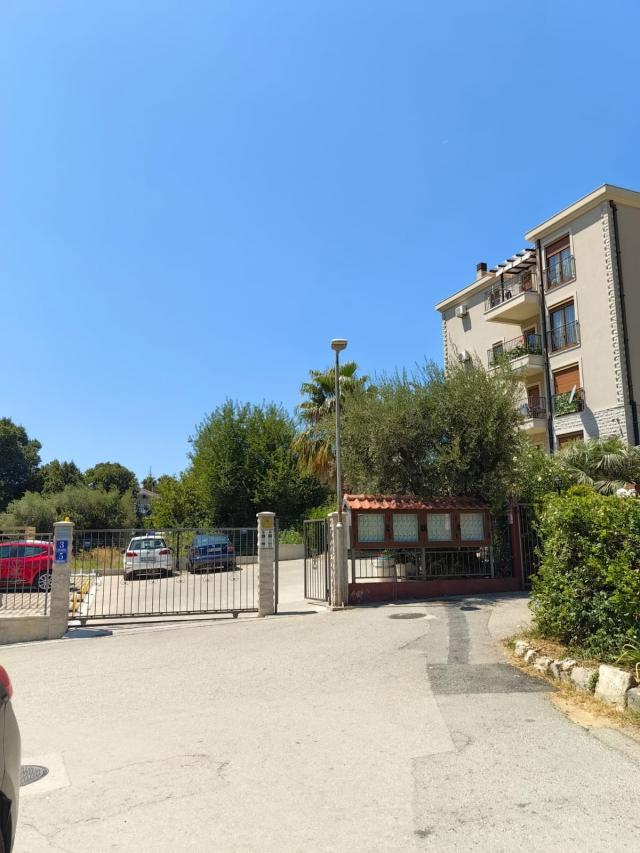 Luksuzan Penthaus od 140 m² u Baošićima, Herceg Novi – 50 Metara od Mora, U Kompleksu sa Bazenom!
