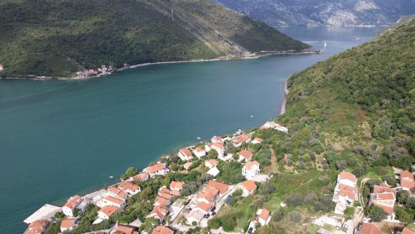 Urbanizovan Plac 2145m² u Lepetanima, Tivat – 150m od Mora, Odlicna Investicija